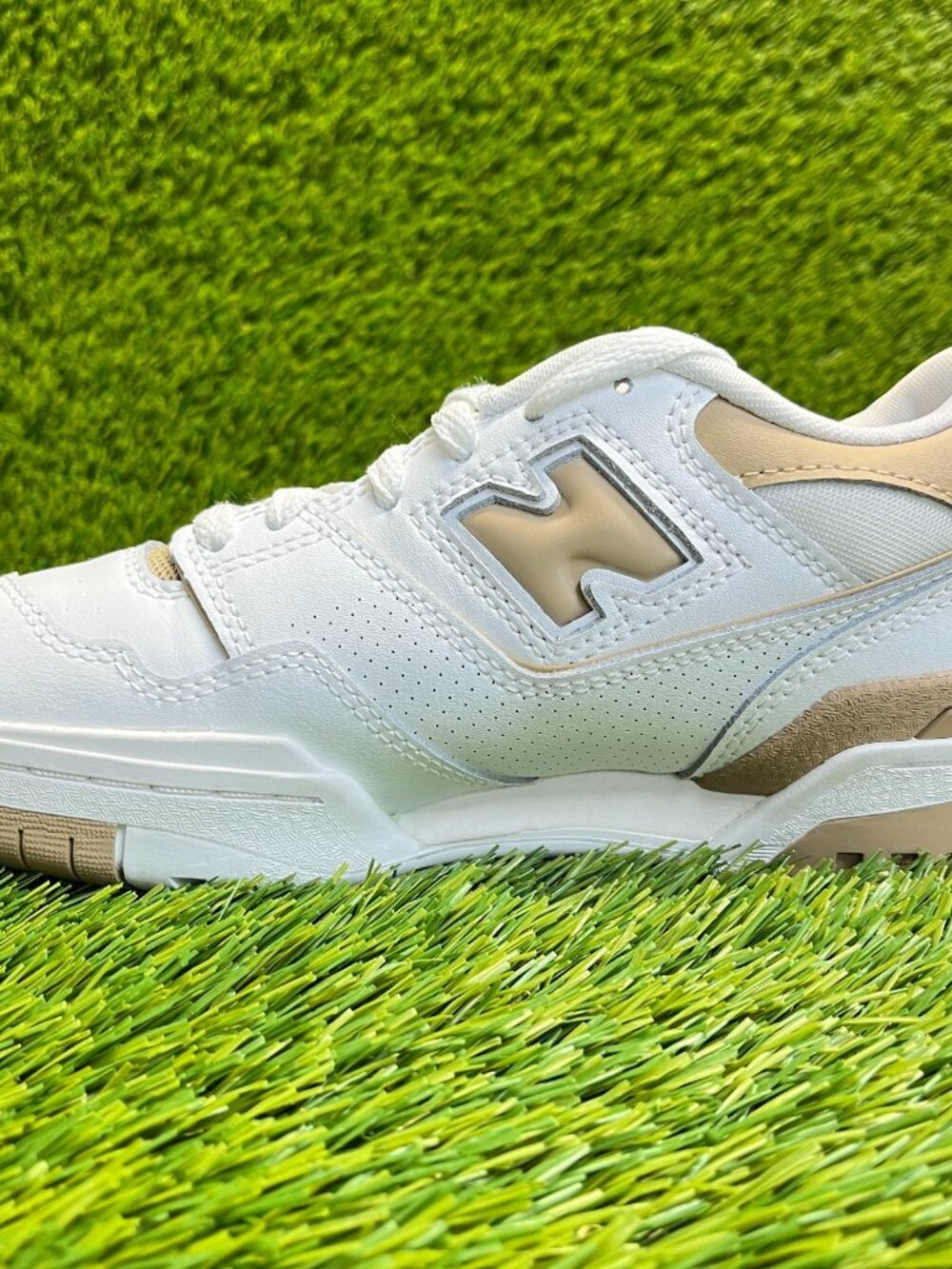 New Balance 550 Sneakers White with Beige Accents - Picture 2 of 10